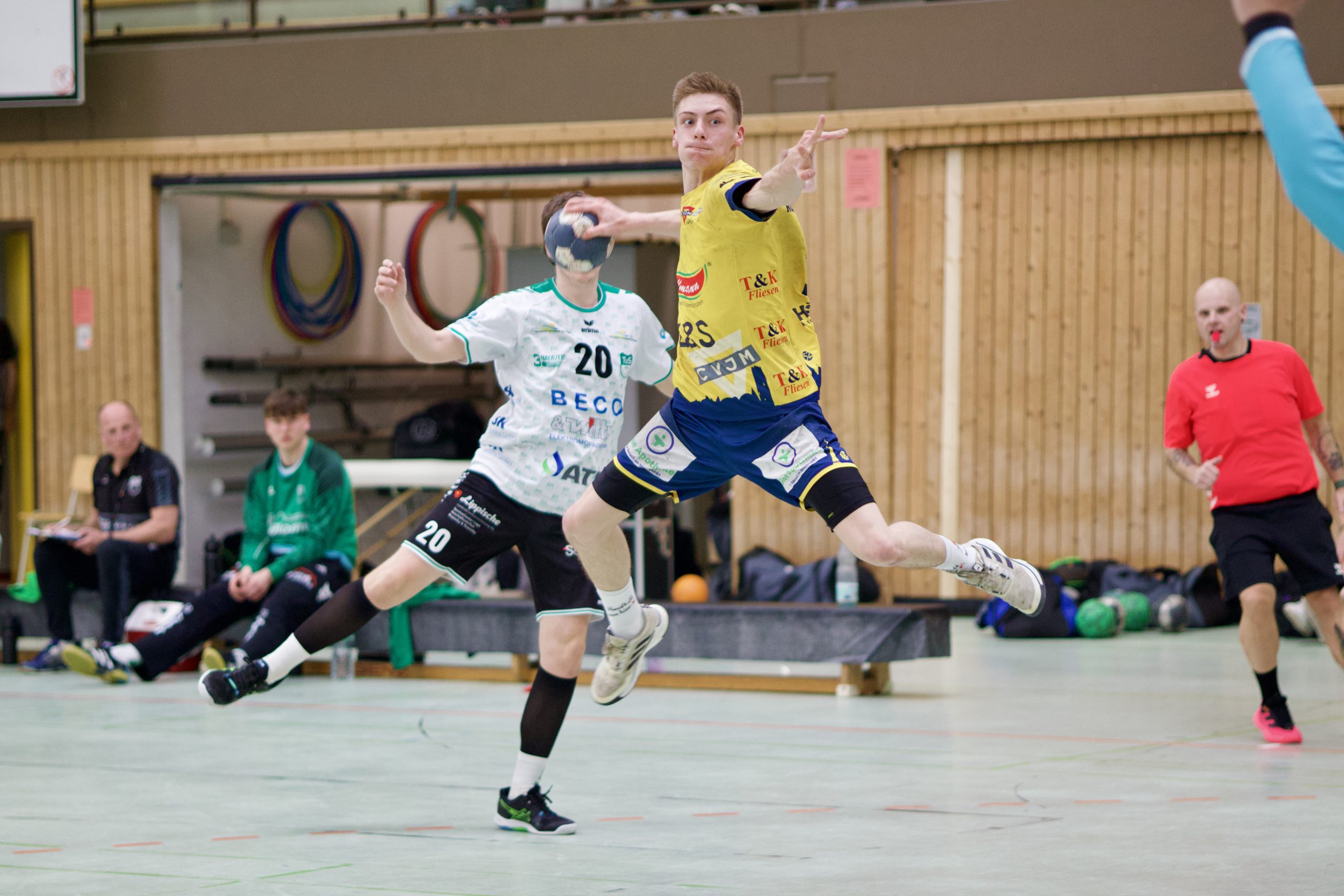 Handballspieler im Sprungwurf