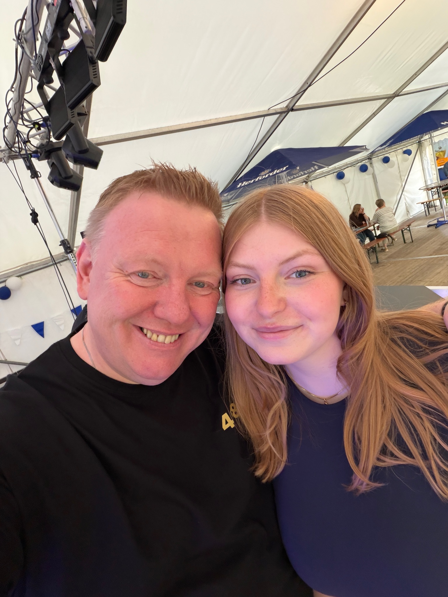 Pascal und Lia beim Zeltfest Hiddenhausen